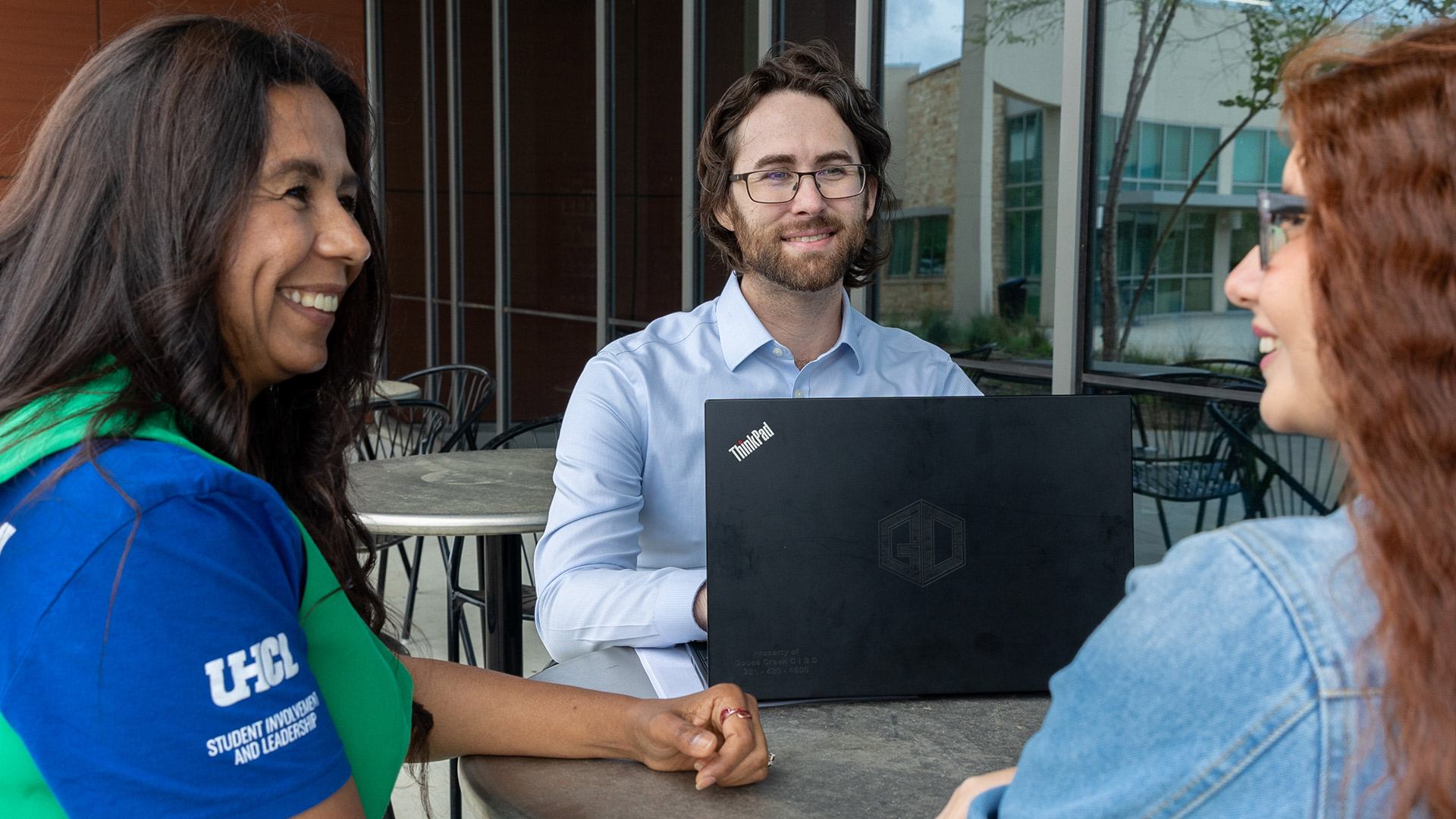 MBA students sitting outside on UHCL campus