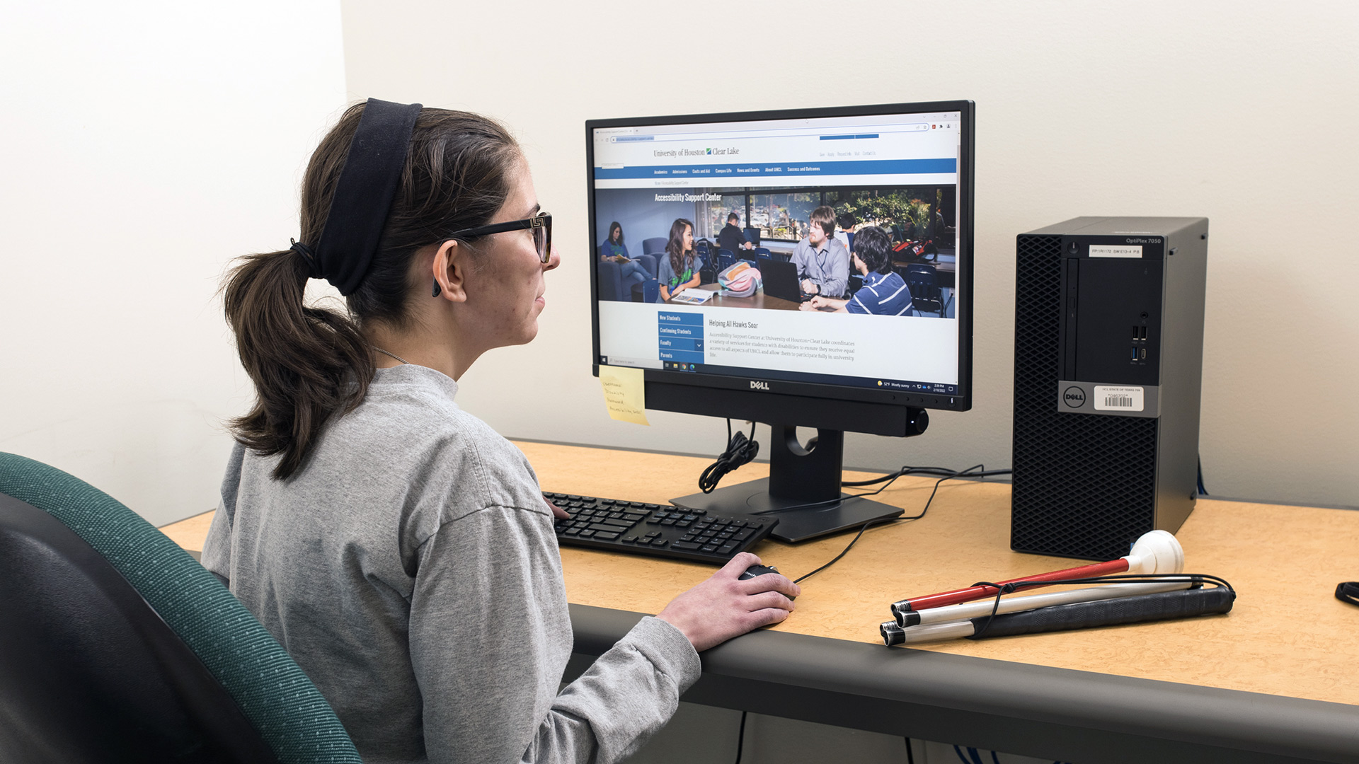 Photo of student visiting the UHCL Accessibility Support Center