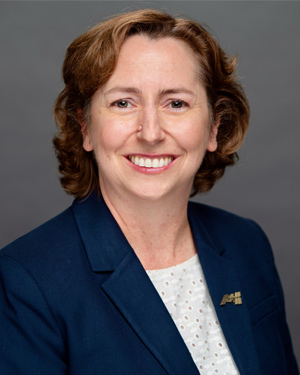 Photo of Dr. Liz Warren