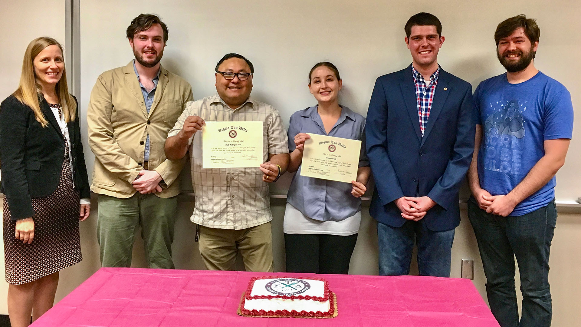 Members of Sigma Tau Delta with a certificate