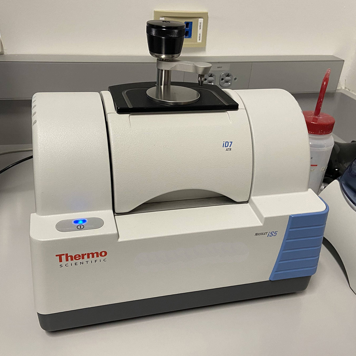 Thermo Nicolet iS5 IR Spectrometer