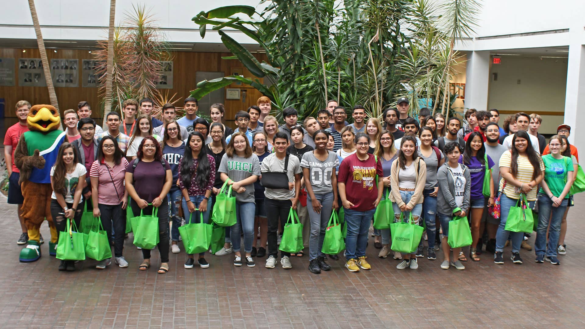 A SOAR Orientation group pic in Bayou Atrium I