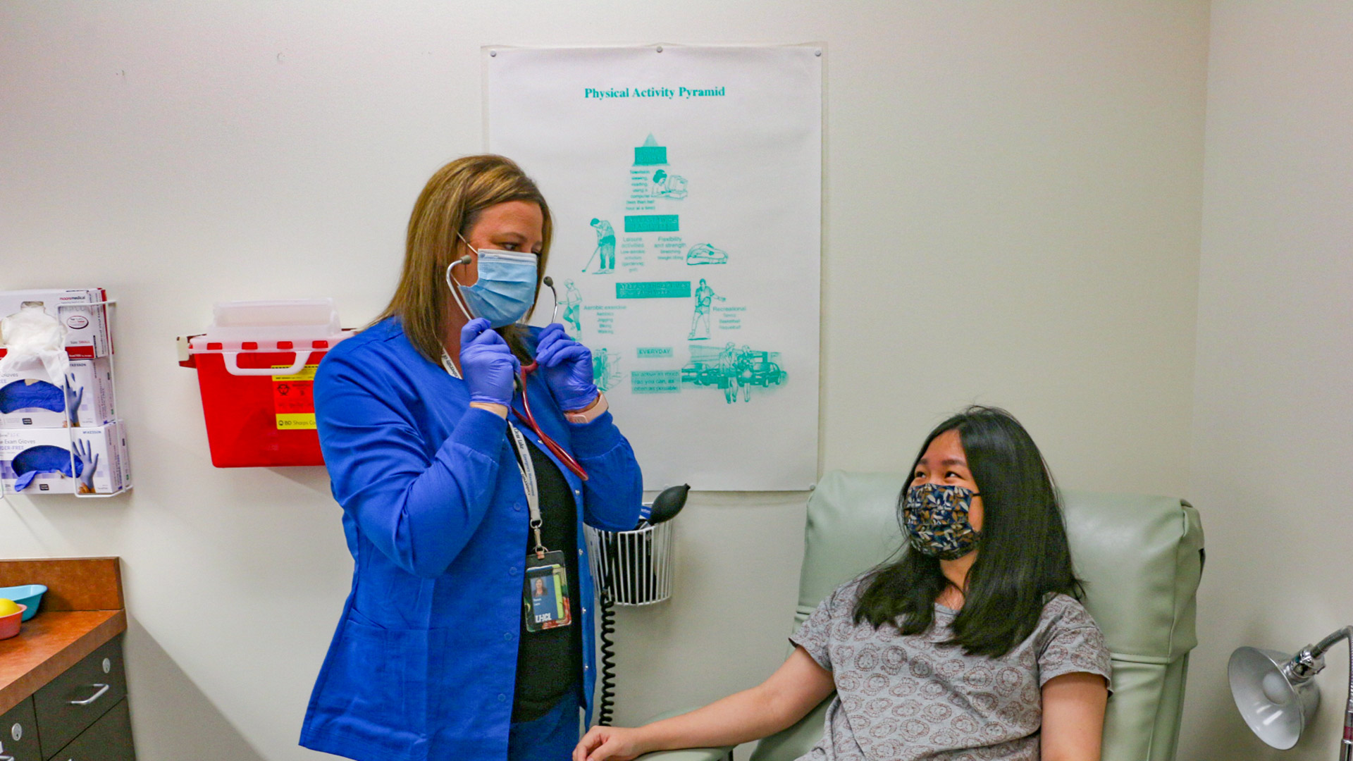 A UHCL Health Services nurse speaks with a patient.